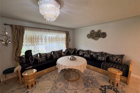 House in Saint Petersburg, Florida 3 bedrooms, 163.04 sq.m. № 1808645 - photo 4