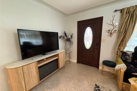 House in Saint Petersburg, Florida 3 bedrooms, 163.04 sq.m. № 1808645 - photo 2
