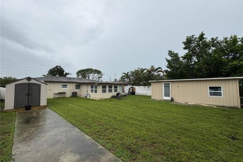 House in Saint Petersburg, Florida 3 bedrooms, 163.04 sq.m. № 1808645 - photo 28