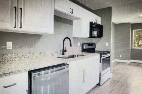 Condo in Orlando, Florida, 3 bedrooms  № 1745642 - photo 1