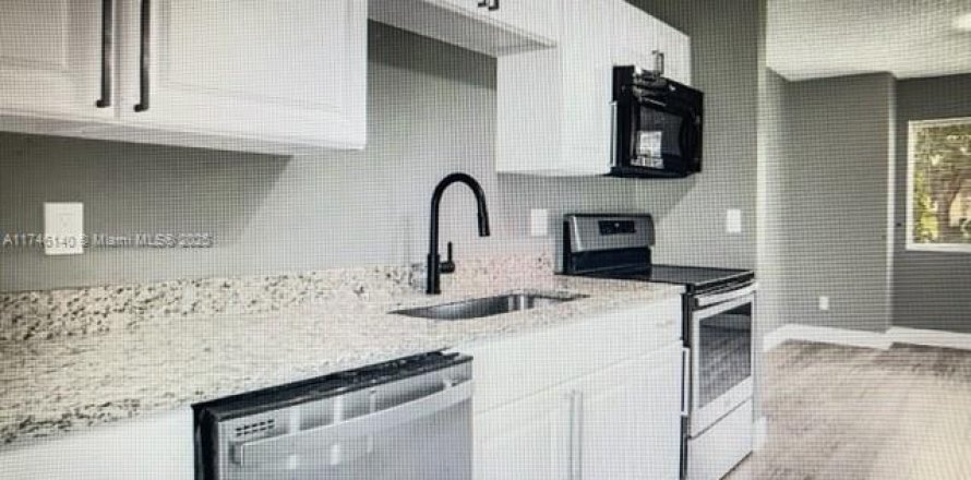 Condo in Orlando, Florida, 3 bedrooms № 1745642