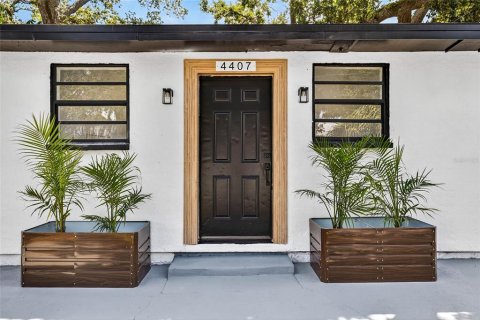 House in Tampa, Florida 2 bedrooms, 75.81 sq.m. № 1880854 - photo 2