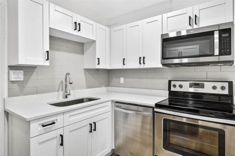House in Tampa, Florida 2 bedrooms, 75.81 sq.m. № 1880854 - photo 16