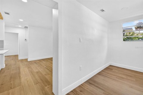 House in Tampa, Florida 2 bedrooms, 75.81 sq.m. № 1880854 - photo 5