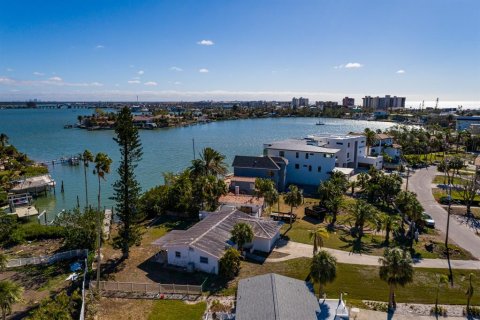 House in Redington Beach, Florida 2 bedrooms, 119.57 sq.m. № 1614285 - photo 14