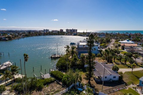 House in Redington Beach, Florida 2 bedrooms, 119.57 sq.m. № 1614285 - photo 13