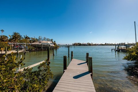 House in Redington Beach, Florida 2 bedrooms, 119.57 sq.m. № 1614285 - photo 5