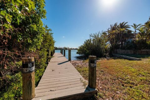 House in Redington Beach, Florida 2 bedrooms, 119.57 sq.m. № 1614285 - photo 4