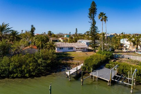 House in Redington Beach, Florida 2 bedrooms, 119.57 sq.m. № 1614285 - photo 2