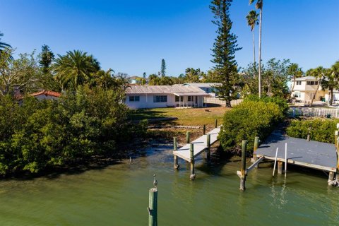 House in Redington Beach, Florida 2 bedrooms, 119.57 sq.m. № 1614285 - photo 12