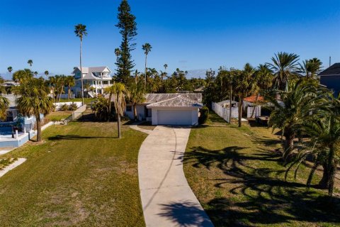 House in Redington Beach, Florida 2 bedrooms, 119.57 sq.m. № 1614285 - photo 1