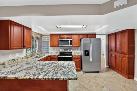 House in North Fort Myers, Florida 3 bedrooms, 152.45 sq.m. № 1911348 - photo 11