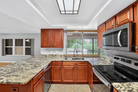 House in North Fort Myers, Florida 3 bedrooms, 152.45 sq.m. № 1911348 - photo 7