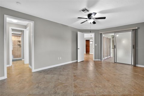 House in North Fort Myers, Florida 3 bedrooms, 152.45 sq.m. № 1911348 - photo 21