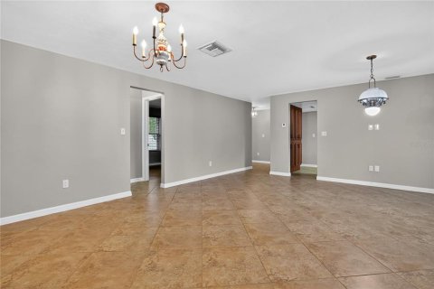 House in North Fort Myers, Florida 3 bedrooms, 152.45 sq.m. № 1911348 - photo 16