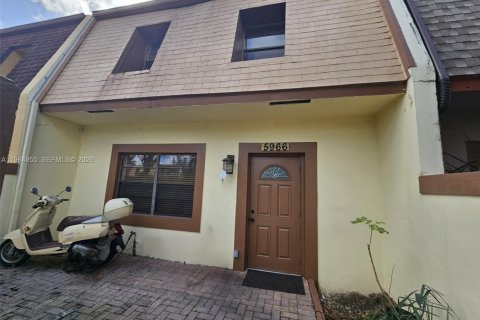 Adosado en Sunrise, Florida 3 dormitorios, 143.26 m2 № 2043357