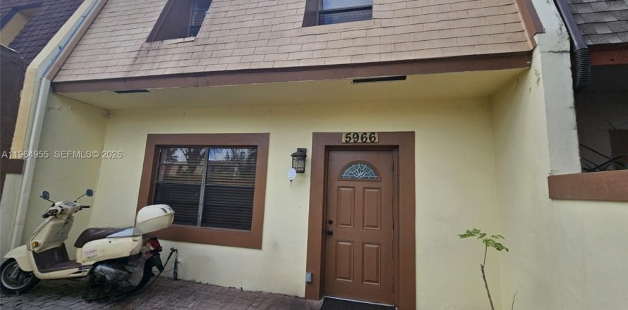 Adosado en Sunrise, Florida 3 dormitorios, 143.26 m2 № 2043357