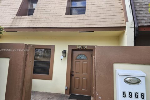 Adosado en venta en Sunrise, Florida, 3 dormitorios, 143.26 m2 № 2043357 - foto 2