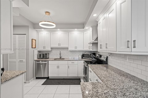 Купить кондоминиум в Холливуд, Флорида 2 спальни, 128.76м2, № 2036417 - фото 14