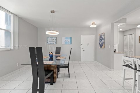 Купить кондоминиум в Холливуд, Флорида 2 спальни, 128.76м2, № 2036417 - фото 7