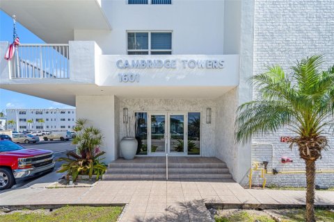 Condo à Hollywood, Floride, 2 chambres  № 2036417