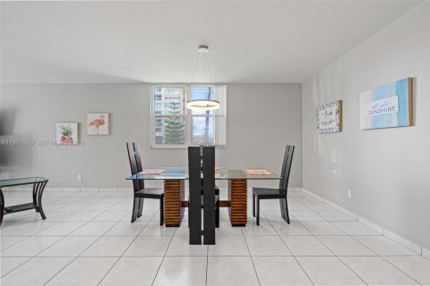 Купить кондоминиум в Холливуд, Флорида 2 спальни, 128.76м2, № 2036417 - фото 8