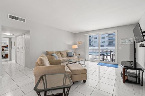 Купить кондоминиум в Холливуд, Флорида 2 спальни, 128.76м2, № 2036417 - фото 11