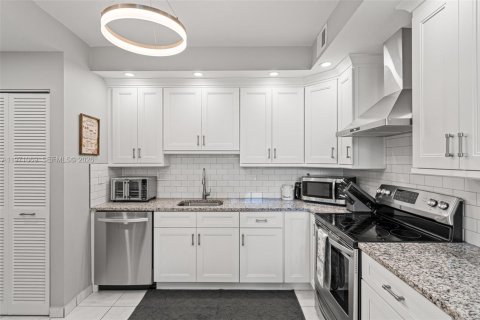 Купить кондоминиум в Холливуд, Флорида 2 спальни, 128.76м2, № 2036417 - фото 16