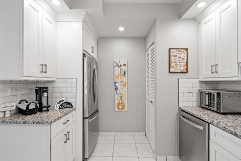 Купить кондоминиум в Холливуд, Флорида 2 спальни, 128.76м2, № 2036417 - фото 17