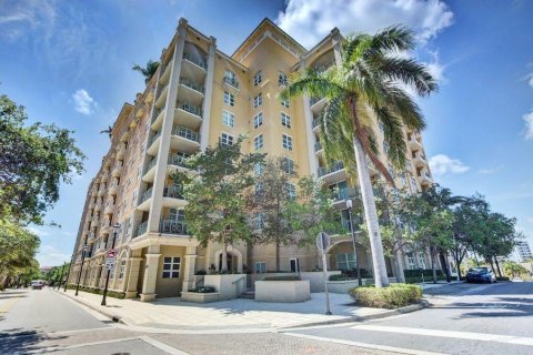 Condominio en alquiler en West Palm Beach, Florida, 3 dormitorios, 149.39 m2 № 1080700 - foto 1
