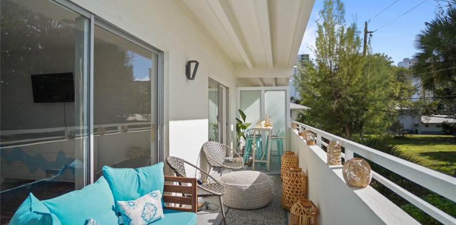 Condominio en Pompano Beach, Florida, 1 dormitorio  № 2083085