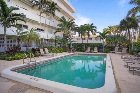 Condominio en venta en Pompano Beach, Florida, 1 dormitorio, 68.75 m2 № 2083085 - foto 18