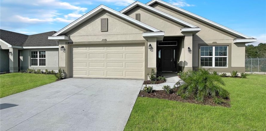 House in Saint Cloud, Florida 4 bedrooms, 169.08 sq.m. № 1410189