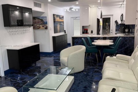 Copropriété à vendre à Lauderdale Lakes, Floride: 2 chambres, 87.7 m2 № 1998874 - photo 1
