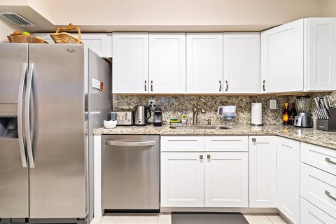 Condo in Hallandale Beach, Florida, 3 bedrooms № 2242783 - photo 29