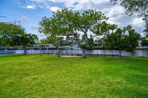 Condo in Hallandale Beach, Florida, 3 bedrooms № 2242783 - photo 4