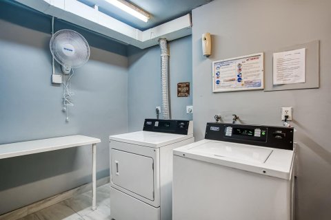 Condo in Hallandale Beach, Florida, 3 bedrooms № 2242783 - photo 10