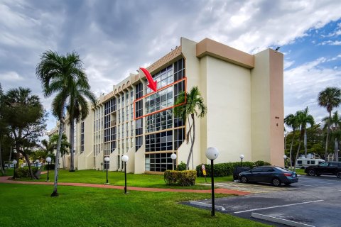 Condo in Hallandale Beach, Florida, 3 bedrooms № 2242783 - photo 7