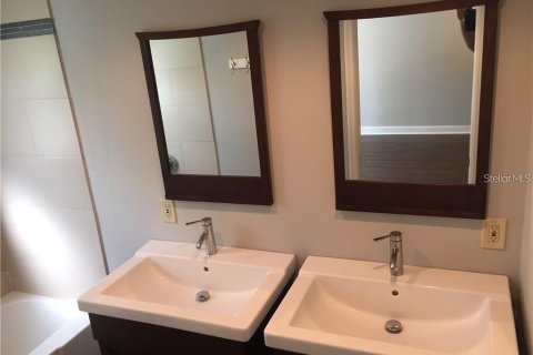 Adosado en venta en Tampa, Florida, 2 dormitorios, 121.52 m2 № 2103901 - foto 15