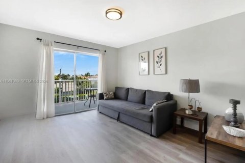 Condo in North Miami Beach, Florida, 2 bedrooms  № 2043294 - photo 5