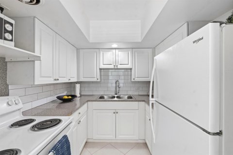 Appartement à louer à Pompano Beach, Floride: 1 chambre, 352.84 m2 № 2386950 - photo 7