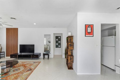 Appartement à louer à Pompano Beach, Floride: 1 chambre, 352.84 m2 № 2386950 - photo 3