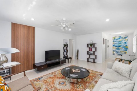 Appartement à louer à Pompano Beach, Floride: 1 chambre, 352.84 m2 № 2386950 - photo 2