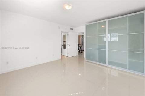 Condominio en venta en Miami, Florida, 1 dormitorio, 53.33 m2 № 1707243 - foto 11
