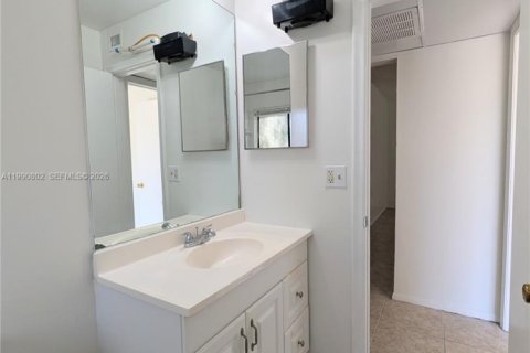 Condominio en alquiler en Coral Springs, Florida, 2 dormitorios, 69.96 m2 № 2058027 - foto 14