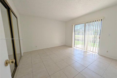 Condominio en alquiler en Coral Springs, Florida, 2 dormitorios, 69.96 m2 № 2058027 - foto 21