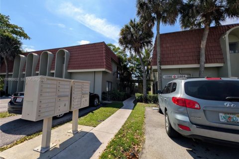 Condominio en alquiler en Coral Springs, Florida, 2 dormitorios, 69.96 m2 № 2058027 - foto 2