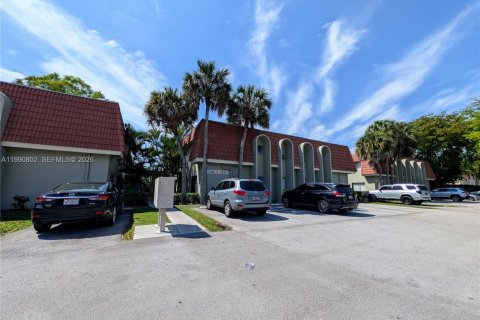 Кондоминиум с 2 спальнями в Корал-Спрингс, Флорида № 2058027