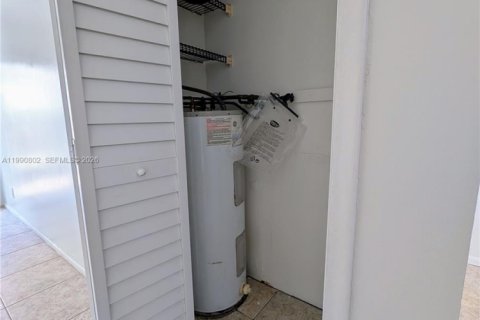 Condominio en alquiler en Coral Springs, Florida, 2 dormitorios, 69.96 m2 № 2058027 - foto 22