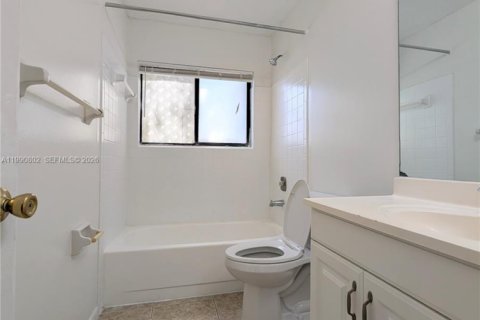 Condominio en alquiler en Coral Springs, Florida, 2 dormitorios, 69.96 m2 № 2058027 - foto 13